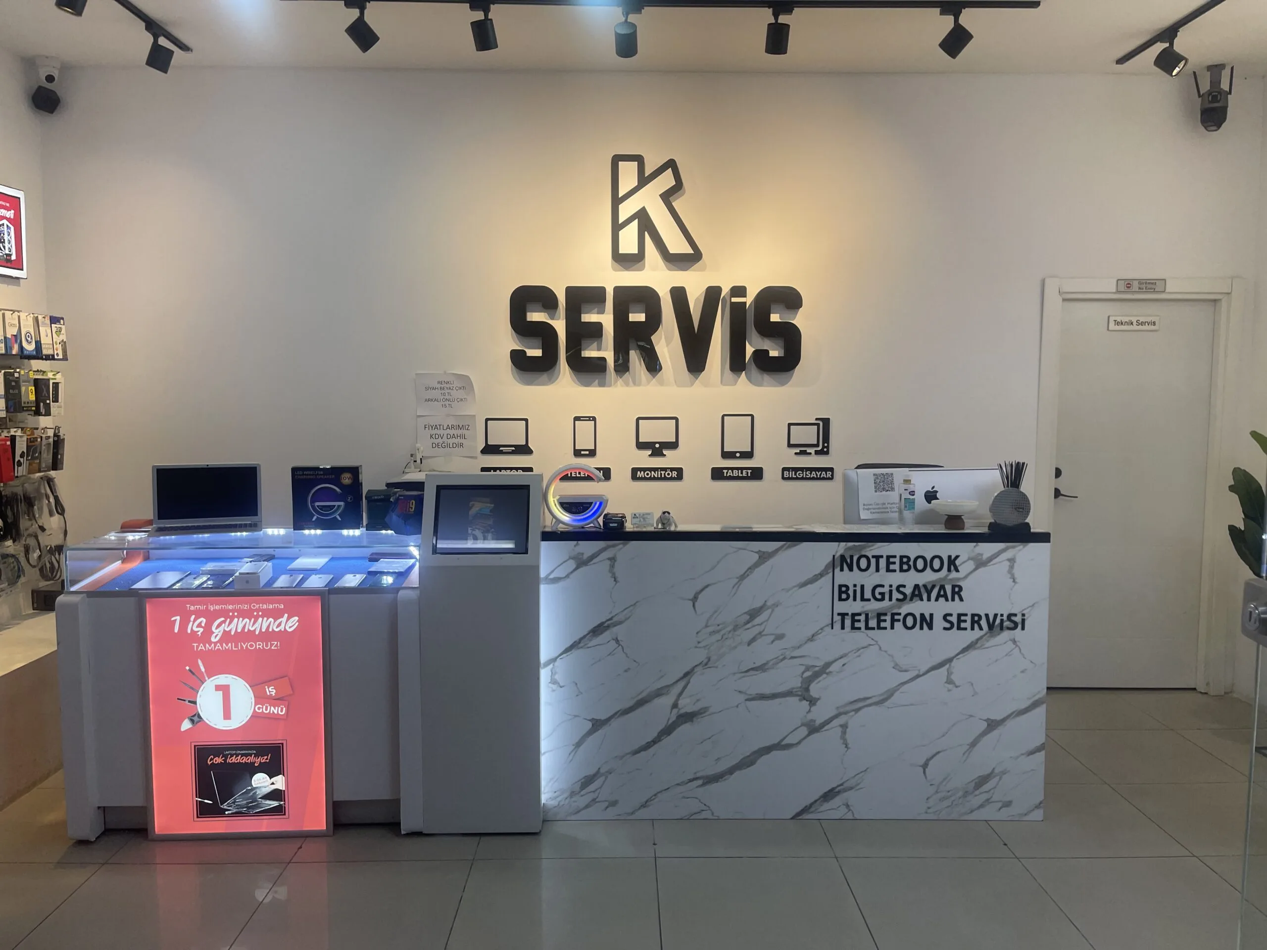 KT Teknik Servis Mağaza Girişi